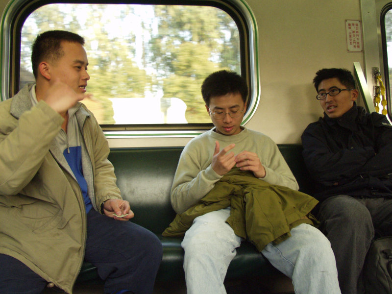 台灣鐵路旅遊攝影電車-區間車交談的旅客2004攝影照片223