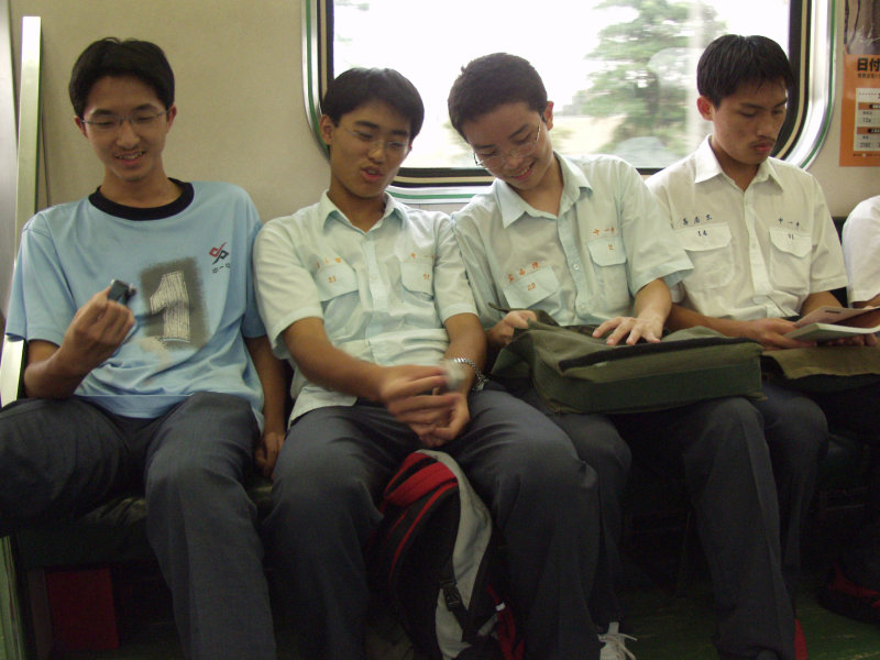台灣鐵路旅遊攝影電車-區間車交談的旅客2004攝影照片232