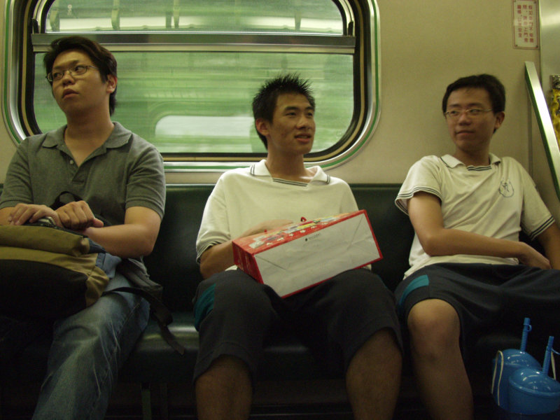 台灣鐵路旅遊攝影電車-區間車交談的旅客2004攝影照片261