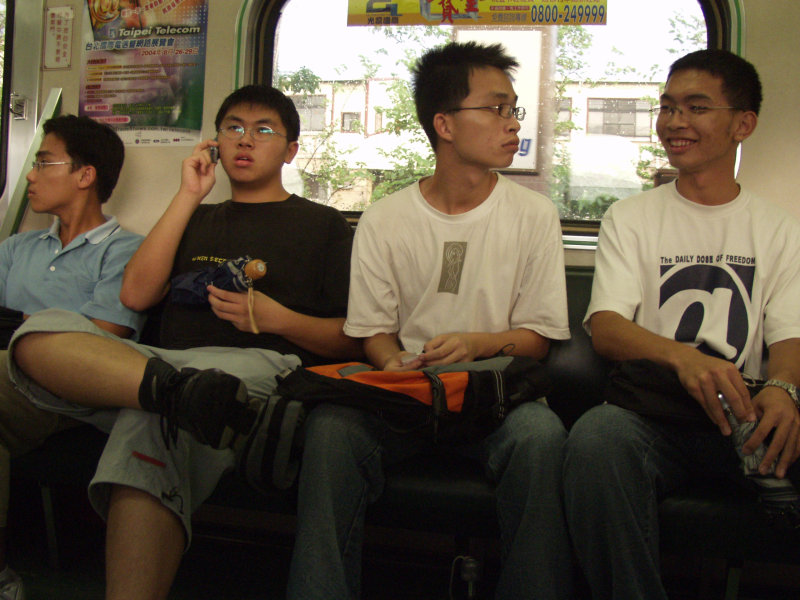 台灣鐵路旅遊攝影電車-區間車交談的旅客2004攝影照片263