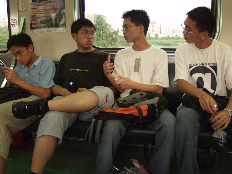 台灣鐵路旅遊攝影電車-區間車交談的旅客2004攝影照片264