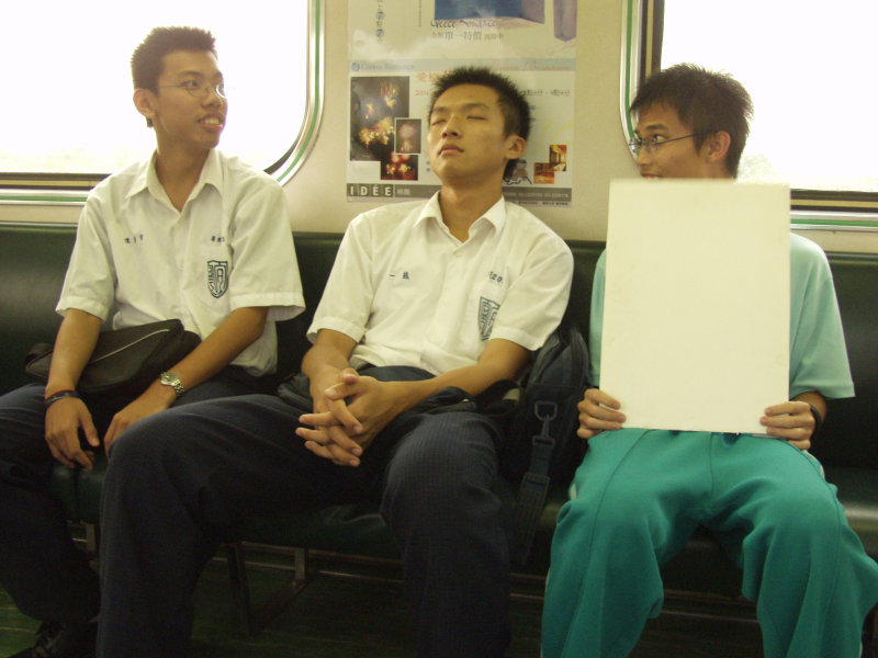 台灣鐵路旅遊攝影電車-區間車交談的旅客2004攝影照片270
