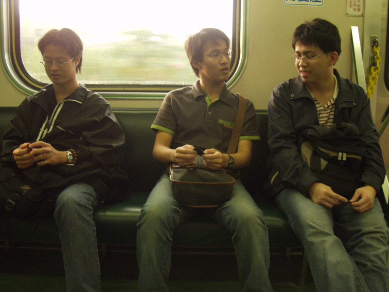 台灣鐵路旅遊攝影電車-區間車交談的旅客2004攝影照片277