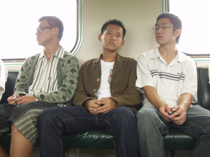台灣鐵路旅遊攝影電車-區間車交談的旅客2004攝影照片291