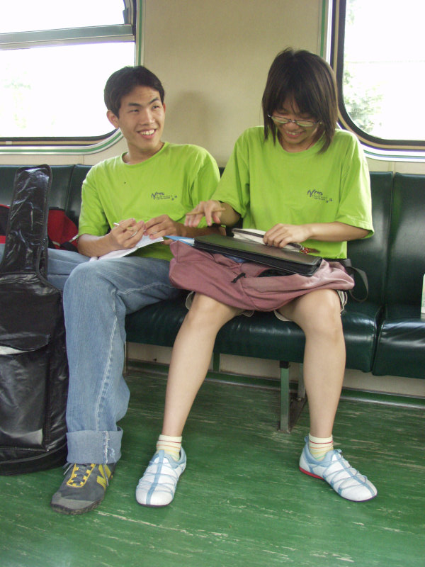 台灣鐵路旅遊攝影電車-區間車交談的旅客2004攝影照片293