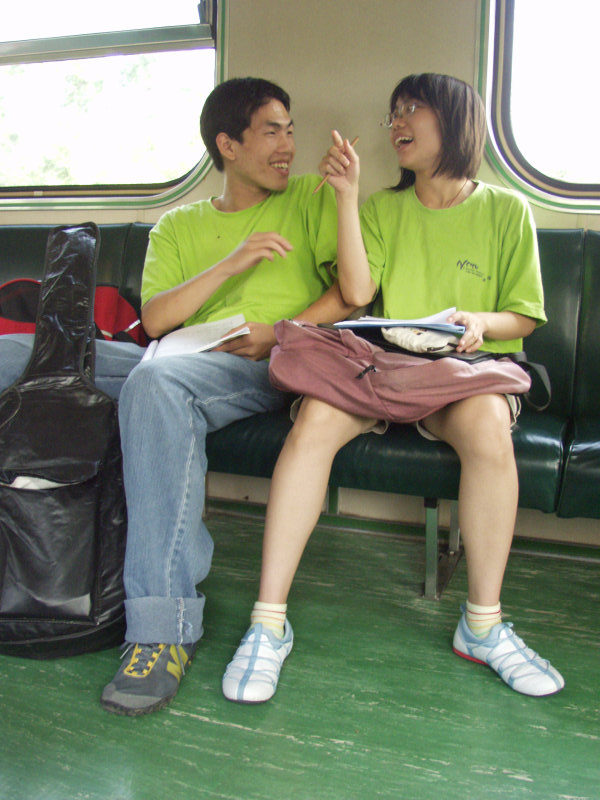台灣鐵路旅遊攝影電車-區間車交談的旅客2004攝影照片294