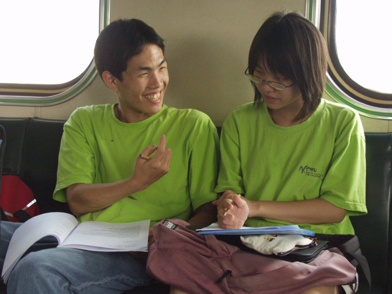 台灣鐵路旅遊攝影電車-區間車交談的旅客2004攝影照片296