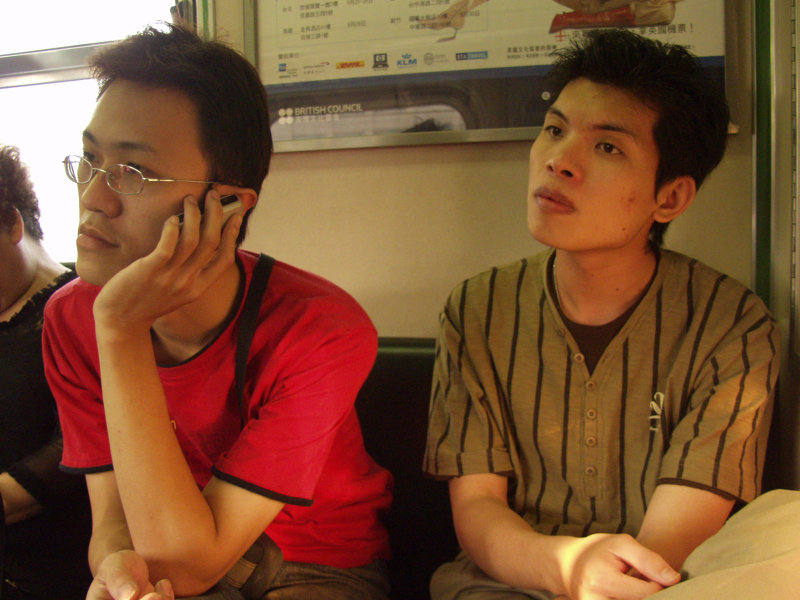 台灣鐵路旅遊攝影電車-區間車交談的旅客2004攝影照片313