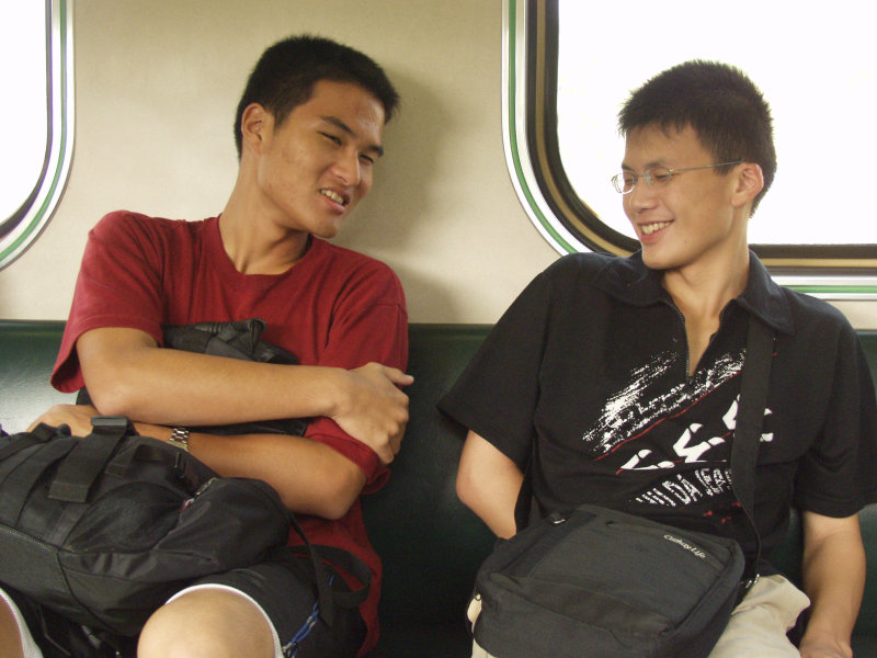 台灣鐵路旅遊攝影電車-區間車交談的旅客2004攝影照片318
