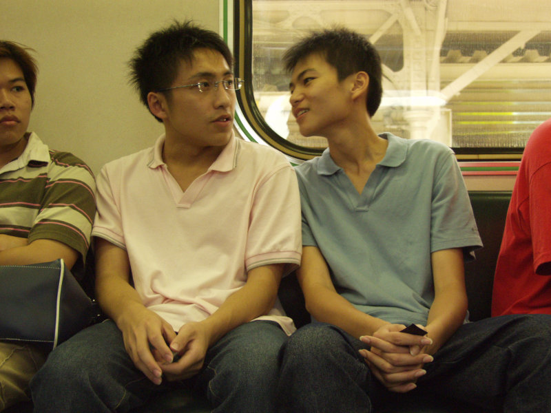 台灣鐵路旅遊攝影電車-區間車交談的旅客2004攝影照片336
