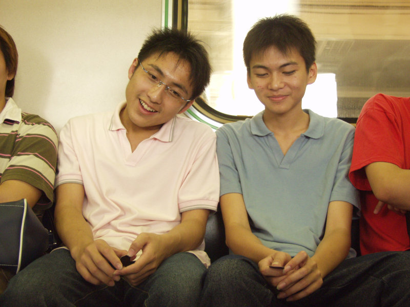台灣鐵路旅遊攝影電車-區間車交談的旅客2004攝影照片339