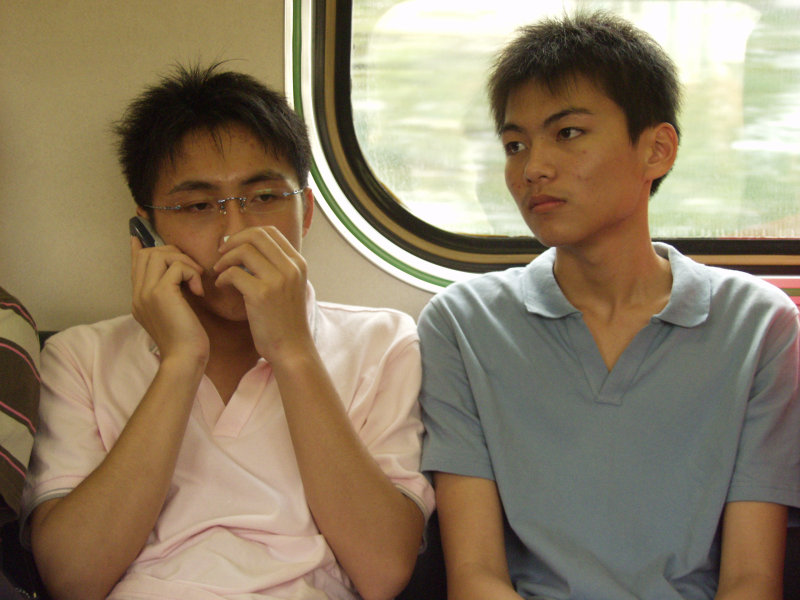 台灣鐵路旅遊攝影電車-區間車交談的旅客2004攝影照片341