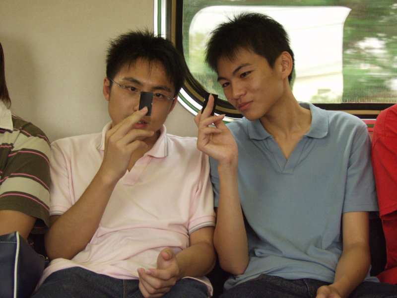 台灣鐵路旅遊攝影電車-區間車交談的旅客2004攝影照片342