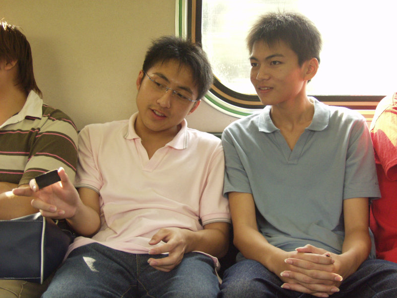 台灣鐵路旅遊攝影電車-區間車交談的旅客2004攝影照片344