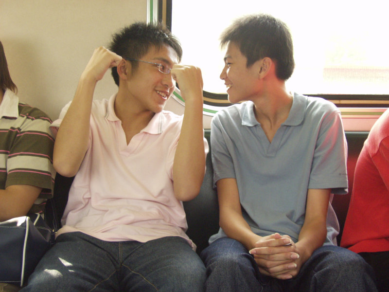 台灣鐵路旅遊攝影電車-區間車交談的旅客2004攝影照片349