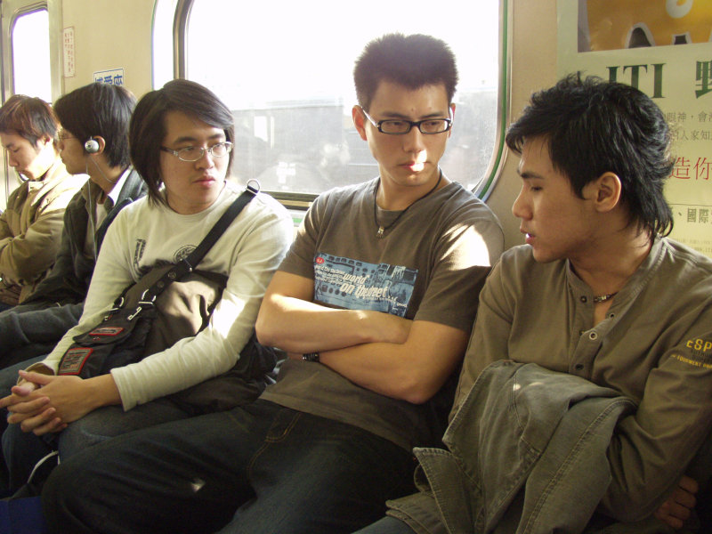 台灣鐵路旅遊攝影電車-區間車交談的旅客2004攝影照片364