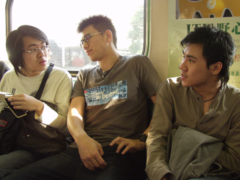 台灣鐵路旅遊攝影電車-區間車交談的旅客2004攝影照片366