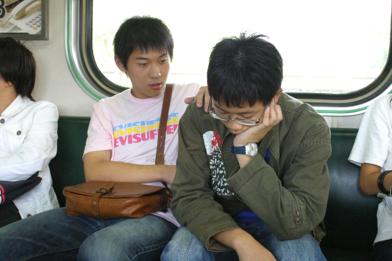 台灣鐵路旅遊攝影電車-區間車交談的旅客2005攝影照片33