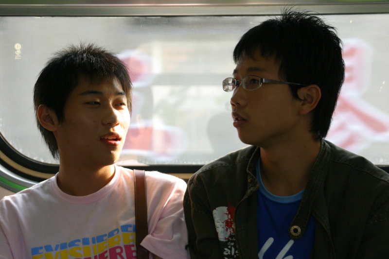 台灣鐵路旅遊攝影電車-區間車交談的旅客2005攝影照片35