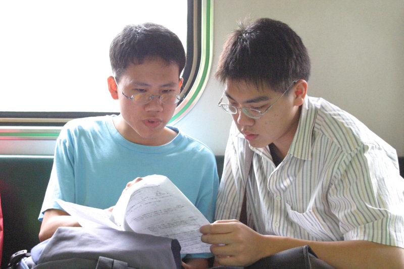 台灣鐵路旅遊攝影電車-區間車交談的旅客2005攝影照片46