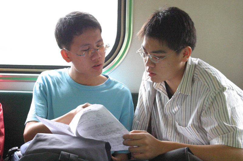 台灣鐵路旅遊攝影電車-區間車交談的旅客2005攝影照片47