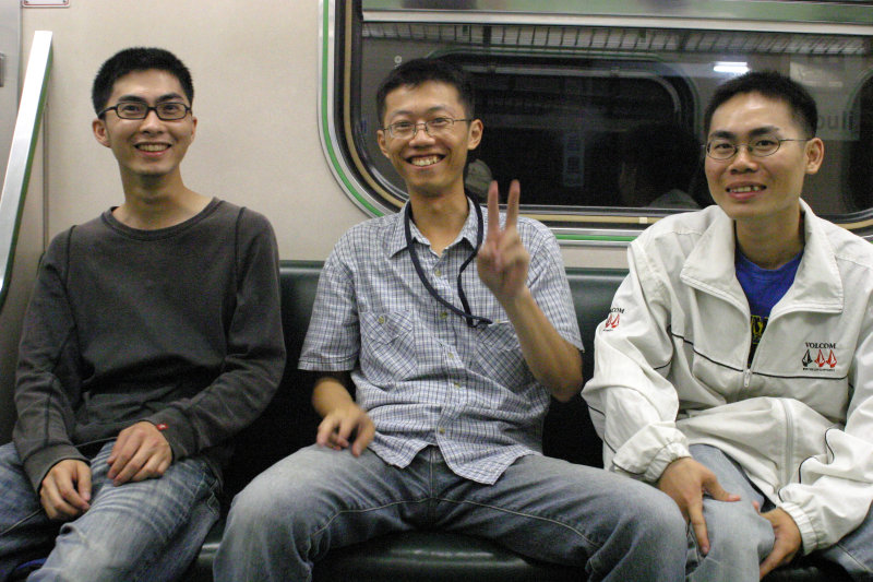 台灣鐵路旅遊攝影電車-區間車交談的旅客2005攝影照片70