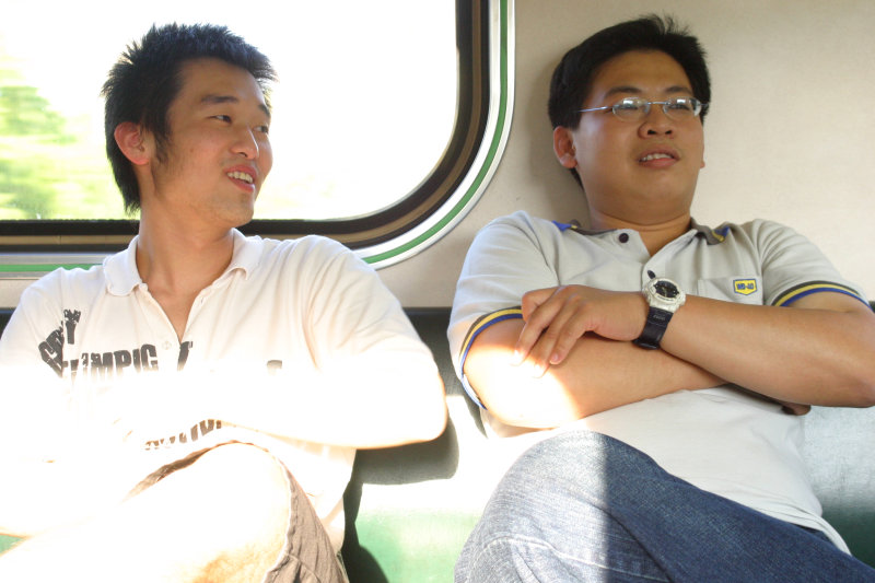 台灣鐵路旅遊攝影電車-區間車交談的旅客2005攝影照片92