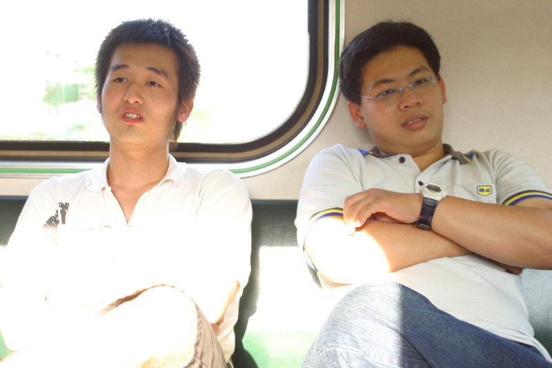 台灣鐵路旅遊攝影電車-區間車交談的旅客2005攝影照片93