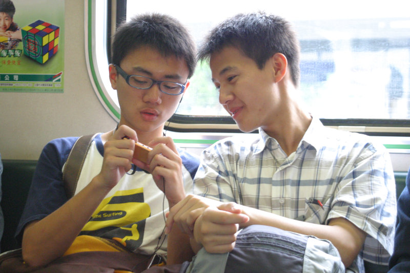 台灣鐵路旅遊攝影電車-區間車交談的旅客2005攝影照片97