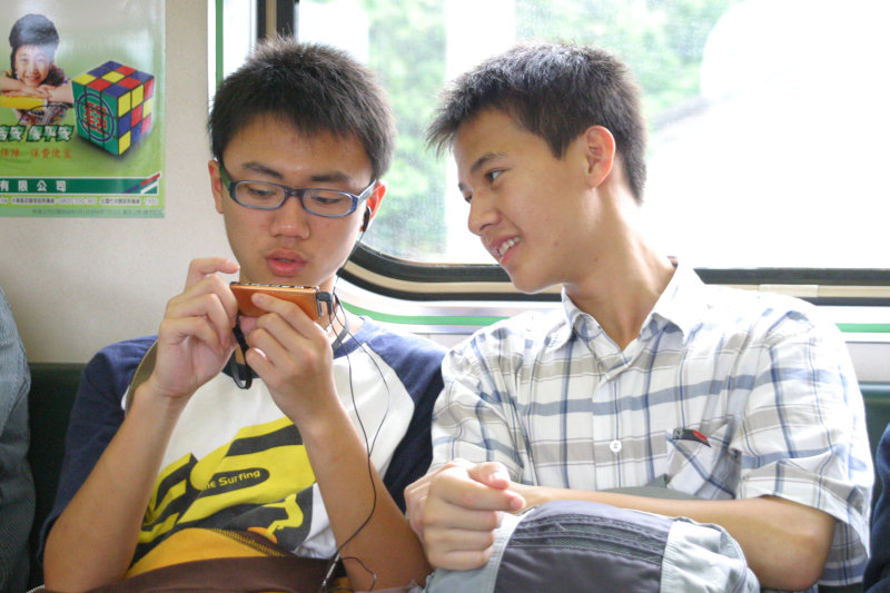 台灣鐵路旅遊攝影電車-區間車交談的旅客2005攝影照片98