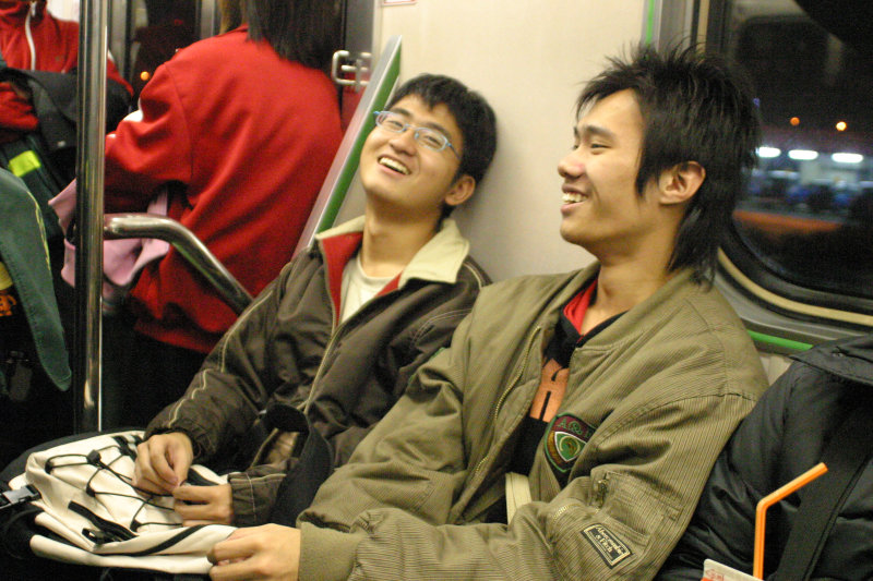 台灣鐵路旅遊攝影電車-區間車交談的旅客2005攝影照片108
