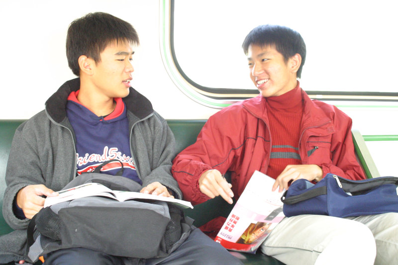 台灣鐵路旅遊攝影電車-區間車交談的旅客2005攝影照片161