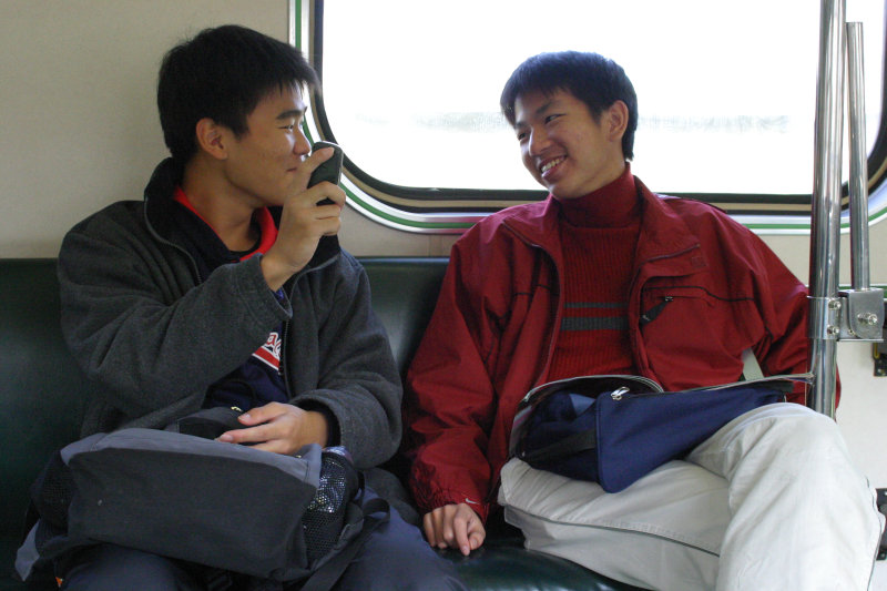 台灣鐵路旅遊攝影電車-區間車交談的旅客2005攝影照片173