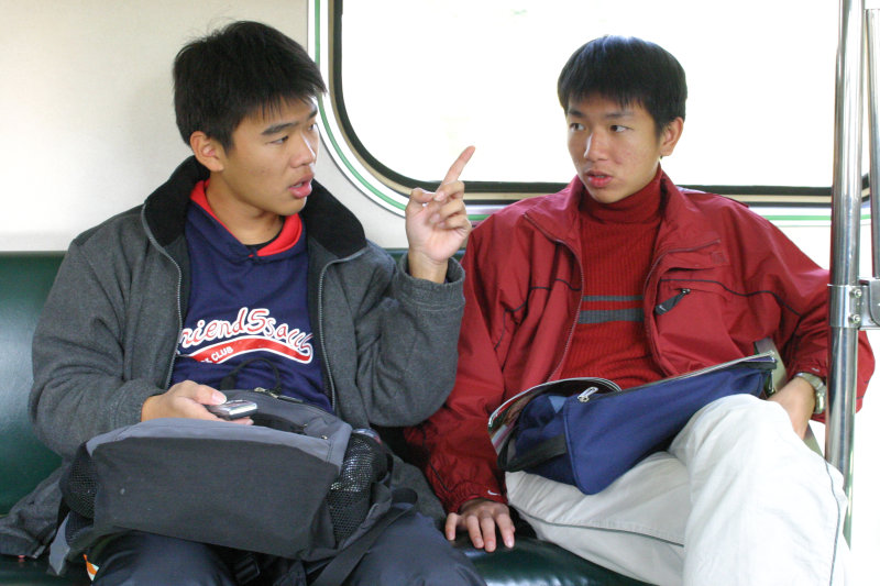 台灣鐵路旅遊攝影電車-區間車交談的旅客2005攝影照片175