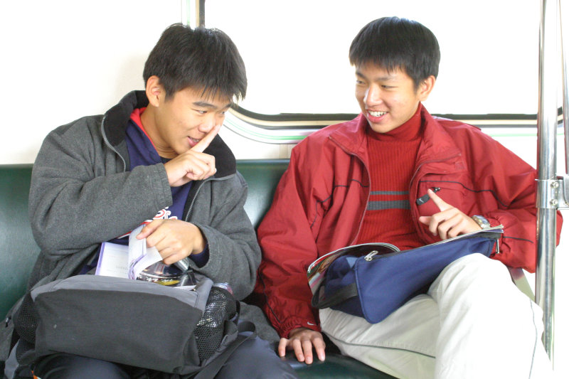 台灣鐵路旅遊攝影電車-區間車交談的旅客2005攝影照片177