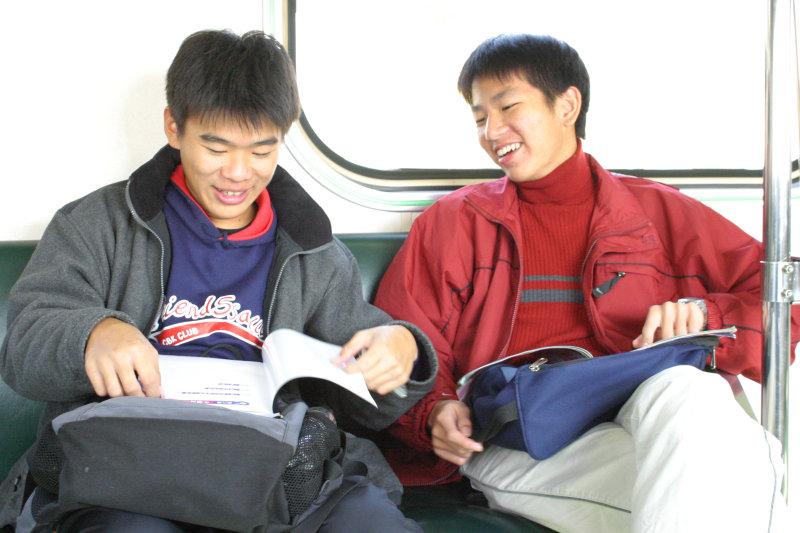 台灣鐵路旅遊攝影電車-區間車交談的旅客2005攝影照片178