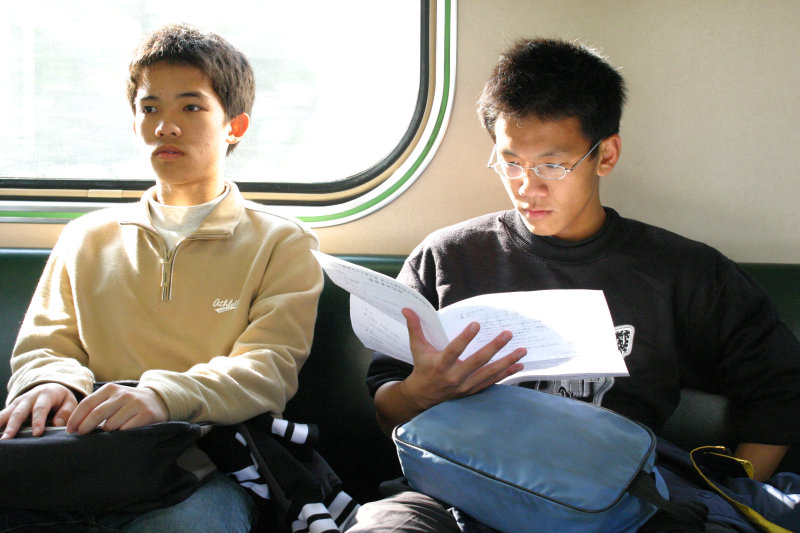 台灣鐵路旅遊攝影電車-區間車交談的旅客2005攝影照片180