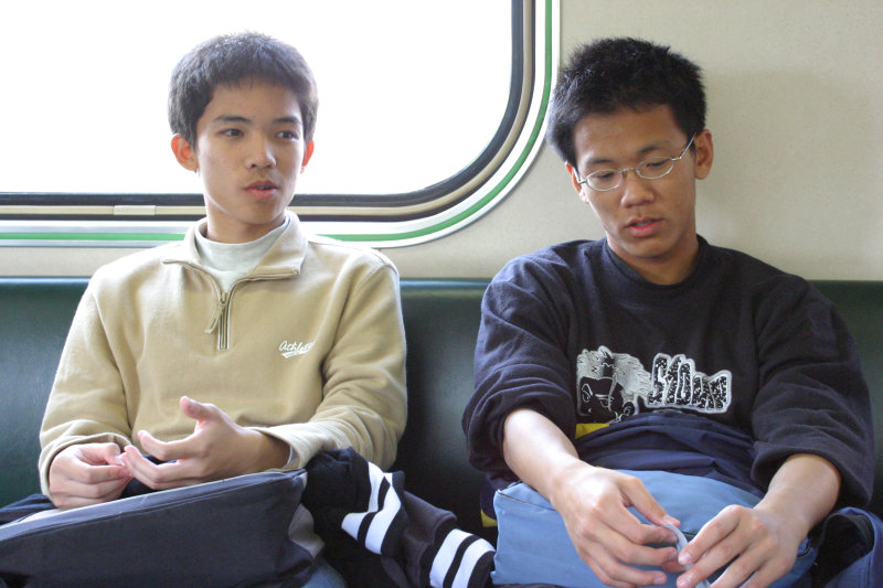 台灣鐵路旅遊攝影電車-區間車交談的旅客2005攝影照片183