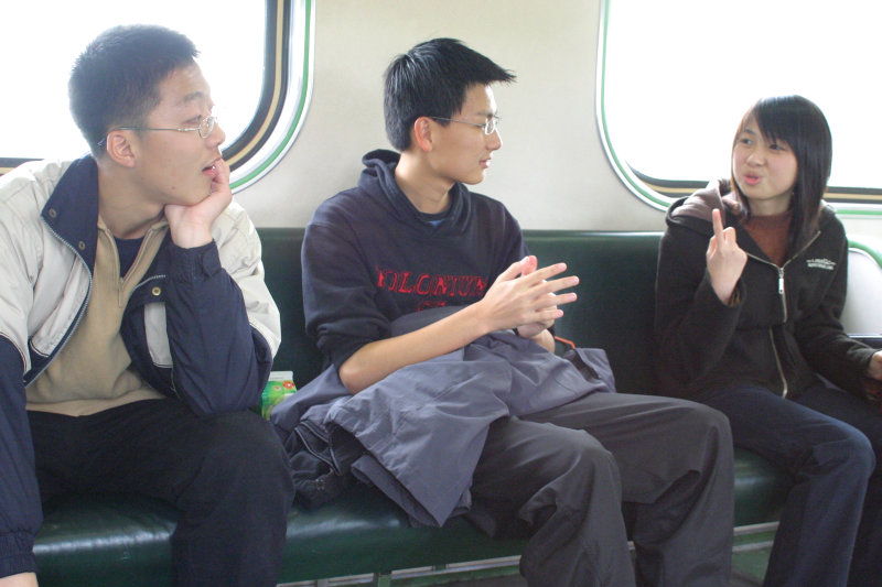 台灣鐵路旅遊攝影電車-區間車交談的旅客2005攝影照片191
