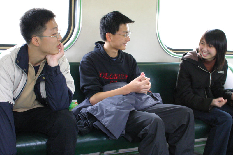 台灣鐵路旅遊攝影電車-區間車交談的旅客2005攝影照片192