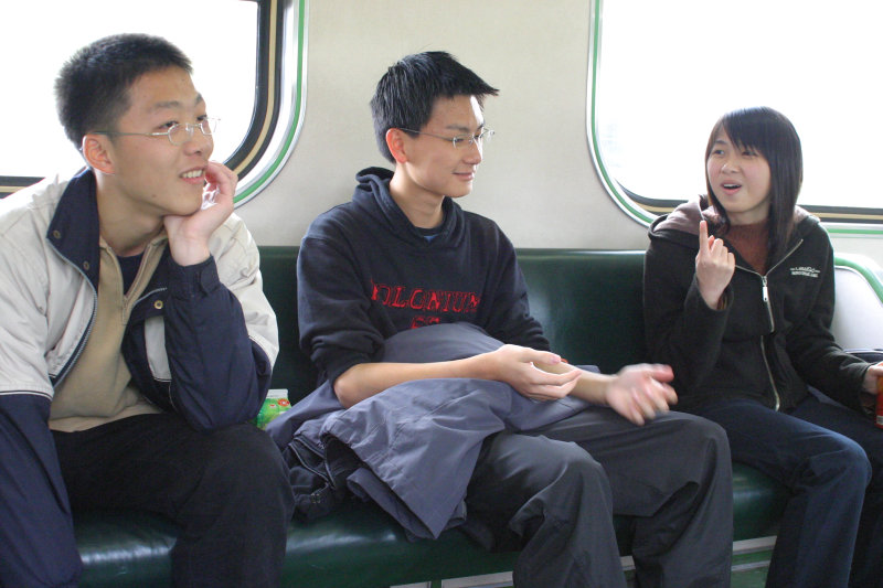 台灣鐵路旅遊攝影電車-區間車交談的旅客2005攝影照片193