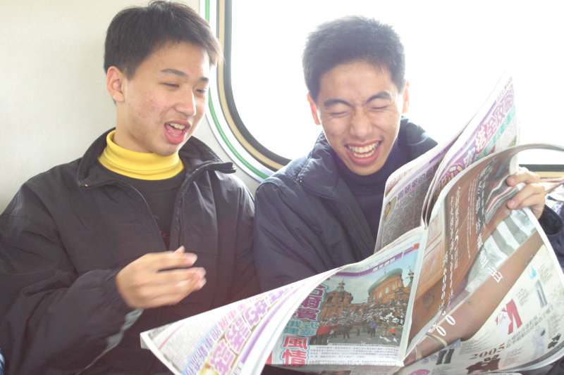台灣鐵路旅遊攝影電車-區間車交談的旅客2005攝影照片196