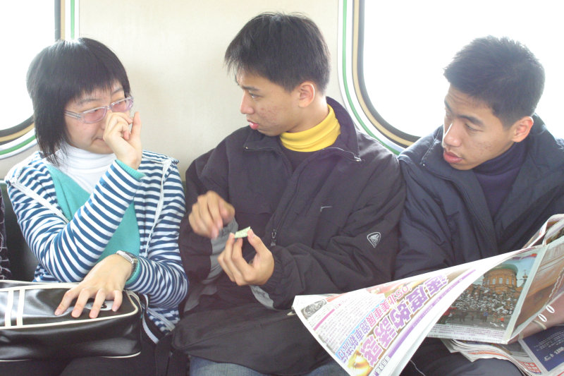 台灣鐵路旅遊攝影電車-區間車交談的旅客2005攝影照片197