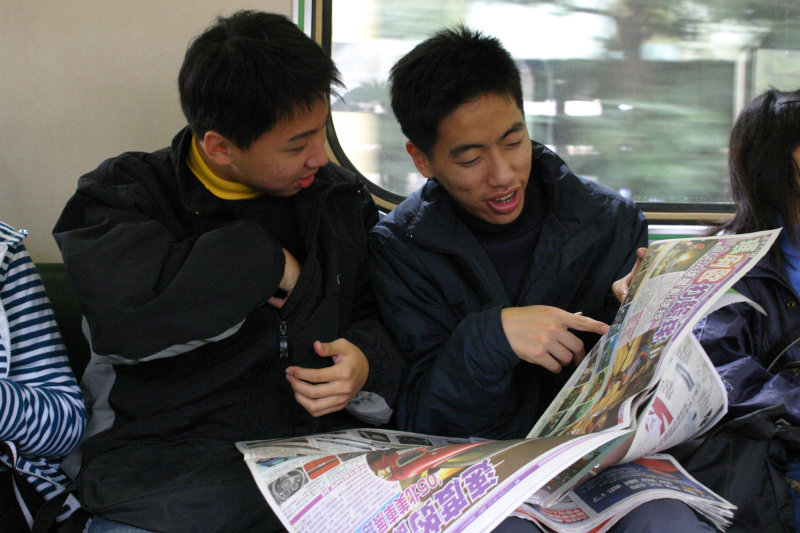 台灣鐵路旅遊攝影電車-區間車交談的旅客2005攝影照片202