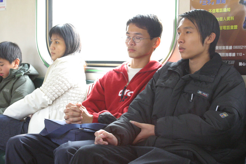 台灣鐵路旅遊攝影電車-區間車交談的旅客2005攝影照片211