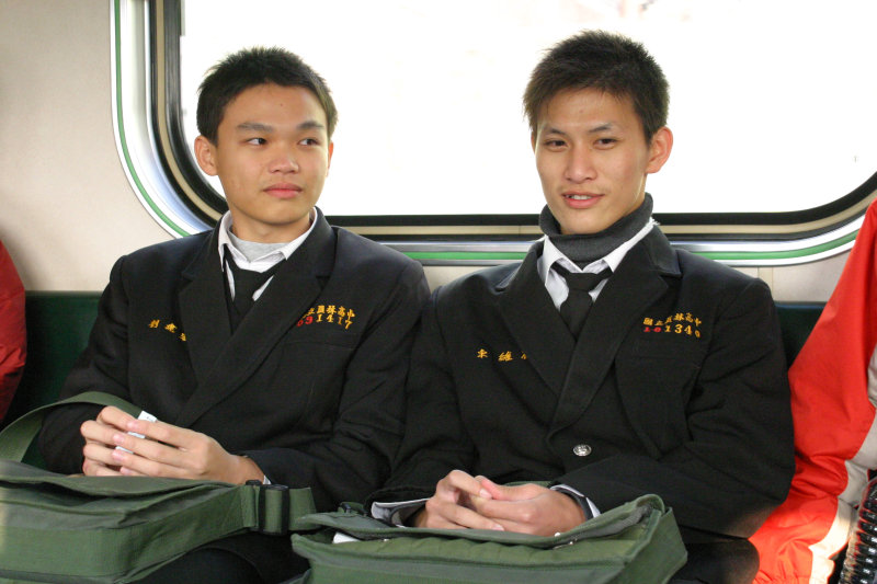 台灣鐵路旅遊攝影電車-區間車交談的旅客2005攝影照片216