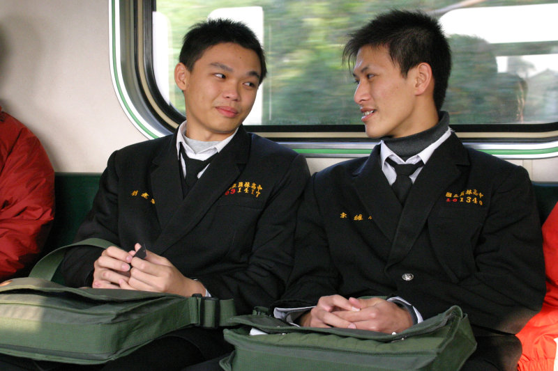 台灣鐵路旅遊攝影電車-區間車交談的旅客2005攝影照片217