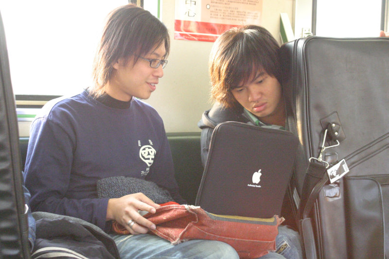 台灣鐵路旅遊攝影電車-區間車交談的旅客2005攝影照片227