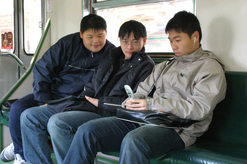台灣鐵路旅遊攝影電車-區間車交談的旅客2005攝影照片237