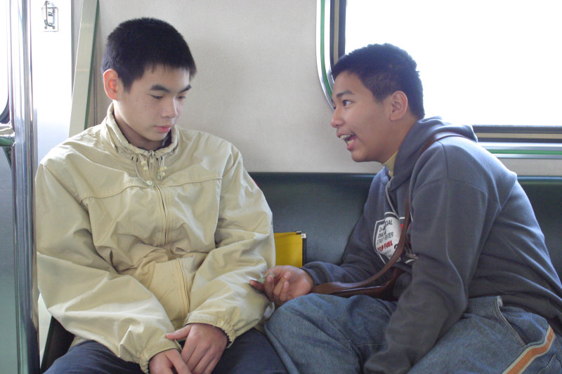 台灣鐵路旅遊攝影電車-區間車交談的旅客2005攝影照片244